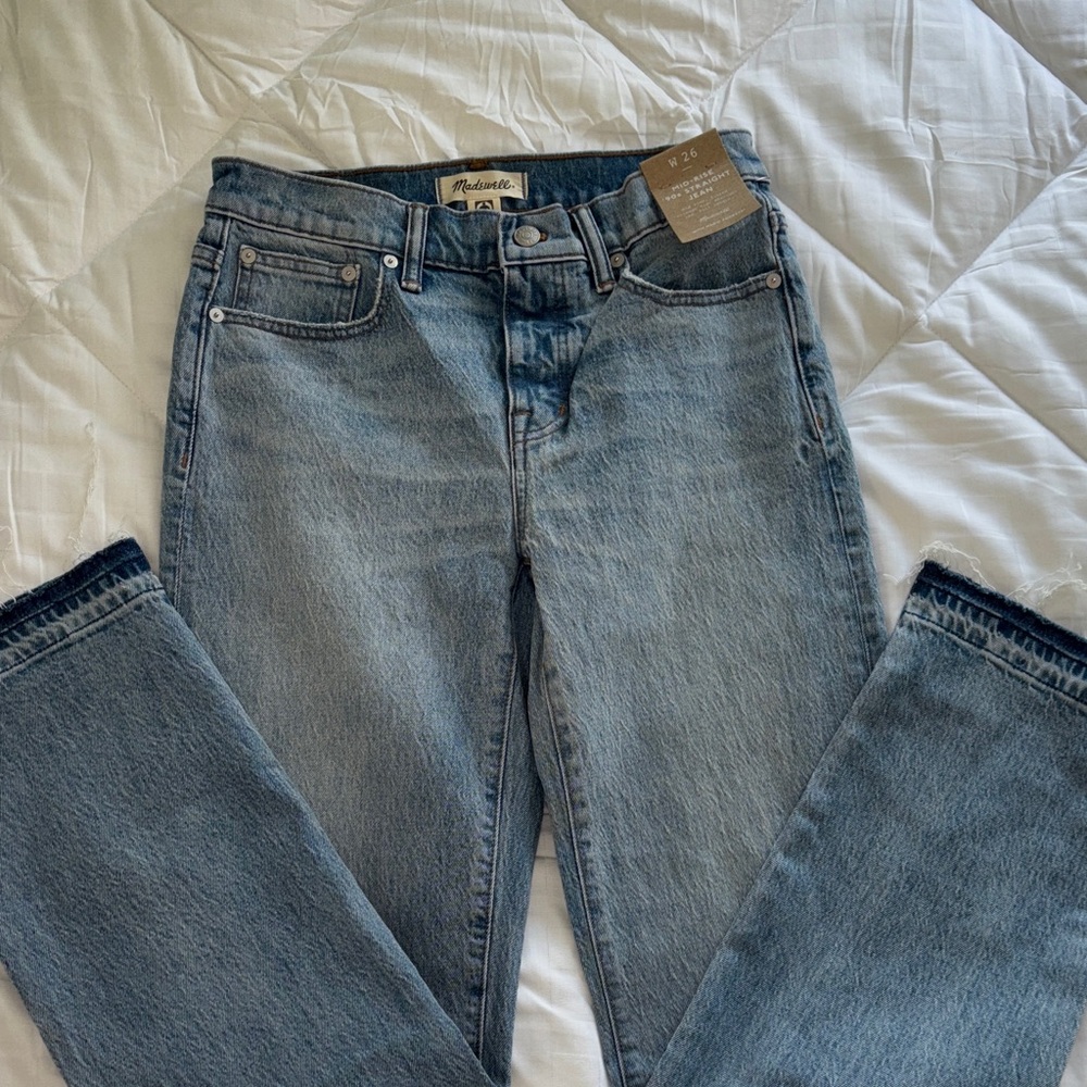 Madewell • 90’s Straight Mid-Rise Jeans
